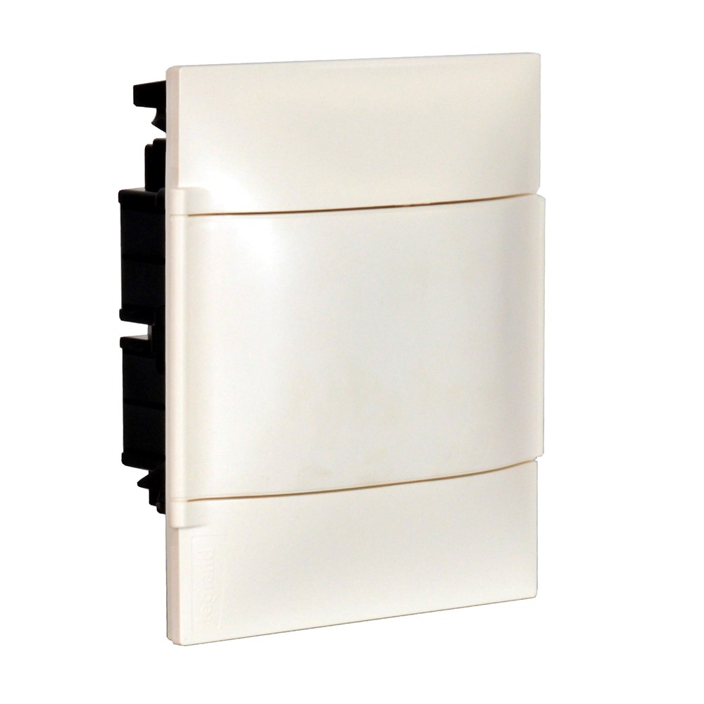 134146 Табло за вграждане в зидария 6 мод., бяла врата, с PEN, Practibox S, Legrand