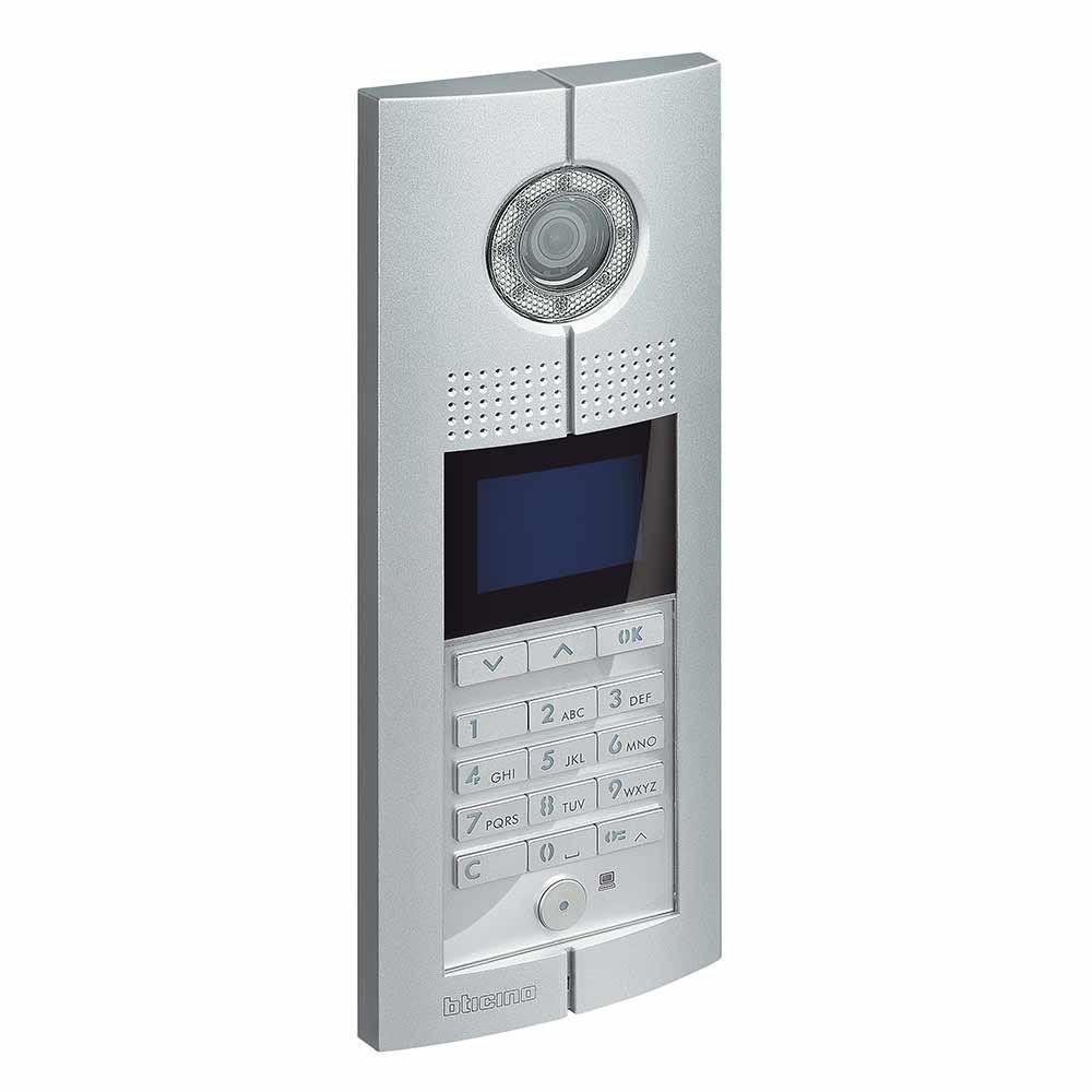 322011 Цветен входен видео панел с дисплей и адресна книга D45 Bticino - До изчерпване
