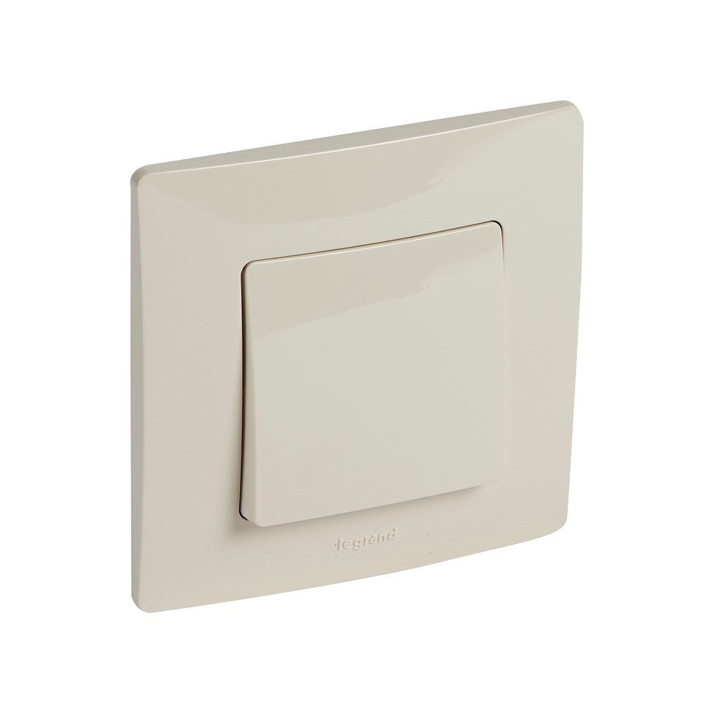 396429 Legrand Бутон 6А с рамка Niloe крем - до изчерпване на количествата